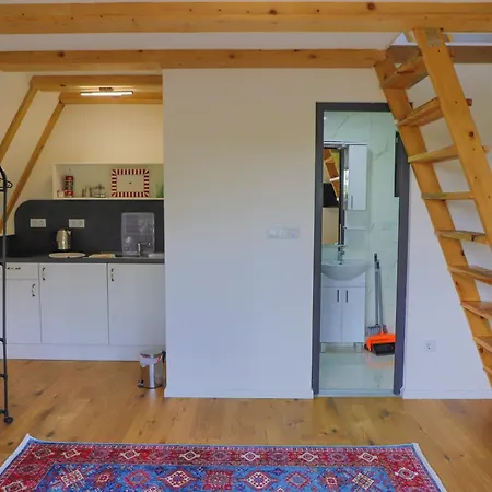 A Frame Una&lake Apartman